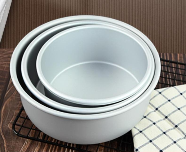 Anodized aluminum cake pan with fixed bottom