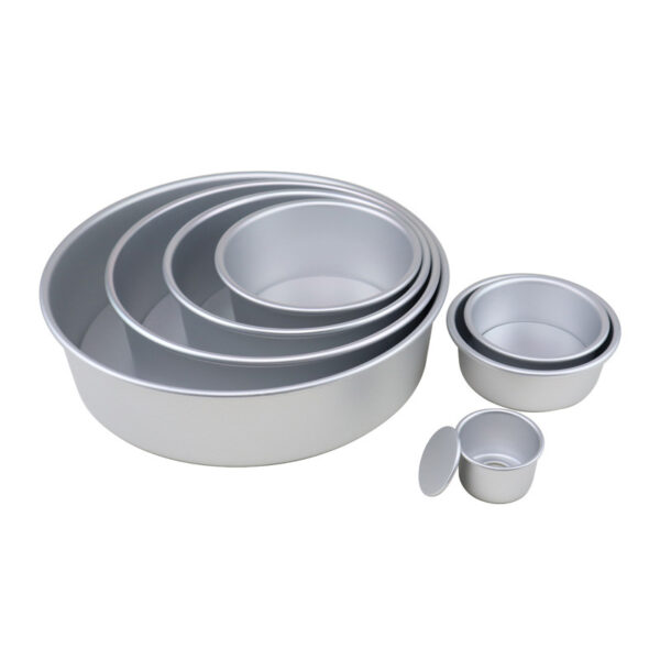 Anodized aluminum cake pan with removable bottom with bevel edge