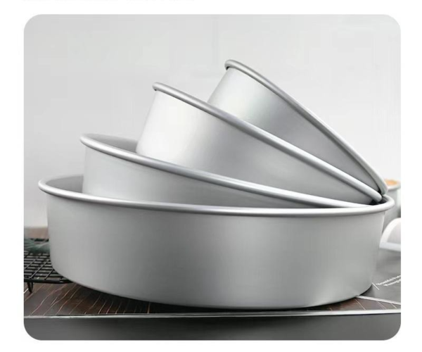 Anodized aluminum cake pan with removable bottom with bevel edge