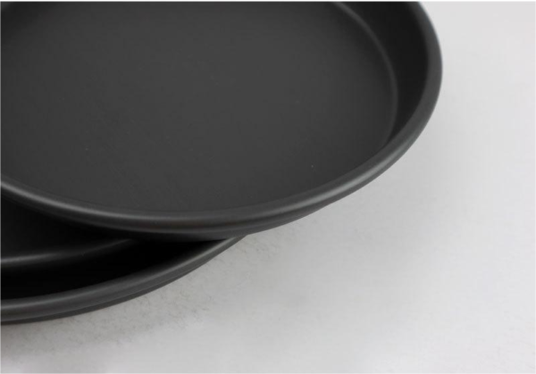 black aluminum deep pizza pan